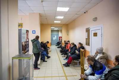 Врач спас екатеринбуржца с инфарктом в очереди в больнице