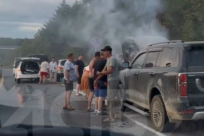 На Сахалине загорелся автомобиль в районе Дачного