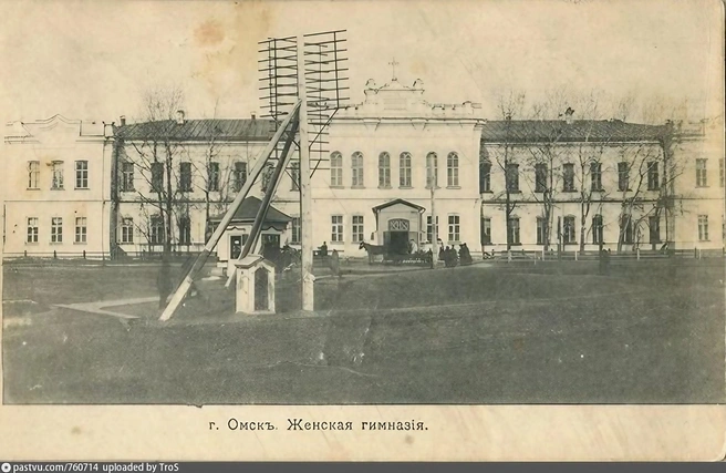 Здание гимназии, построенное в 1882 году. Фото начала ХХ века | Источник: pastvu.com