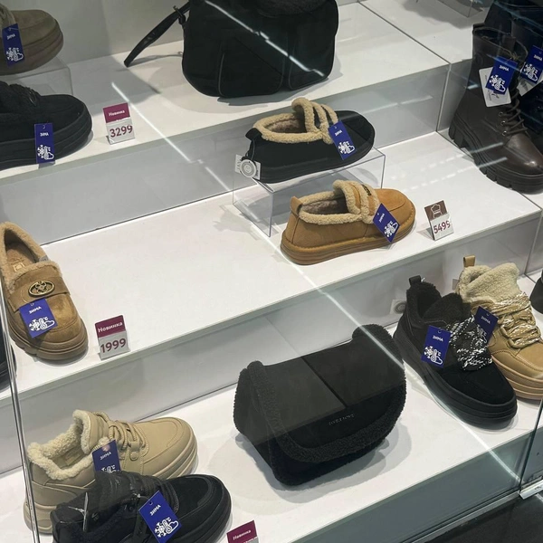 Женская зимняя обувь в магазине | Источник: Дарья Гранкина / 26.RU