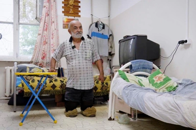 Limbless Builder Becomes Social Media Star in Novosibirsk