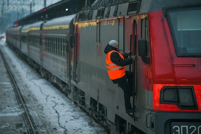 Задержки поездов на Крымском мосту достигли 7 часов