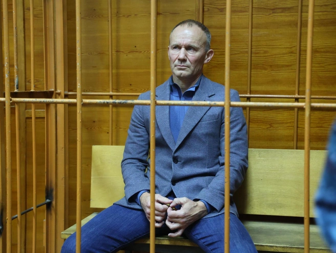 Олег Чемезов во время слушания в Верх-Исетском суде Екатеринбурга, по итогам которого его поместили в СИЗО. | Источник: Владислав Лоншаков / E1.RU