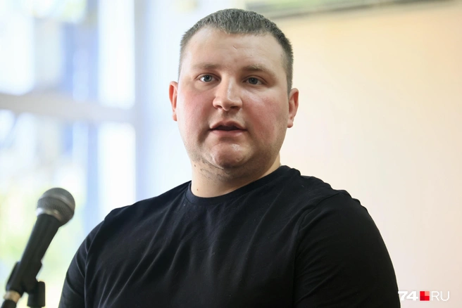 Евгений Балаев пришел в штатском  | Источник: Михаил Шилкин
