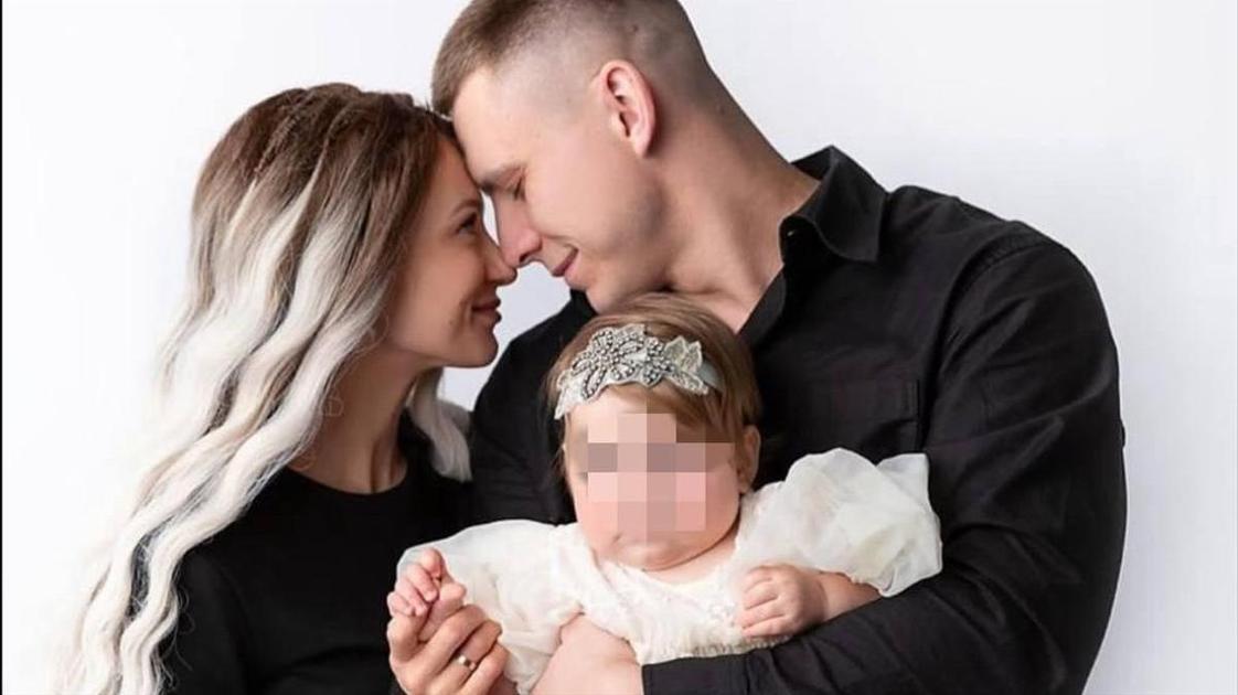 Летели отмечать годовщину свадьбы: супруги с 1,5-годовалой дочкой погибли при крушении Ан-24