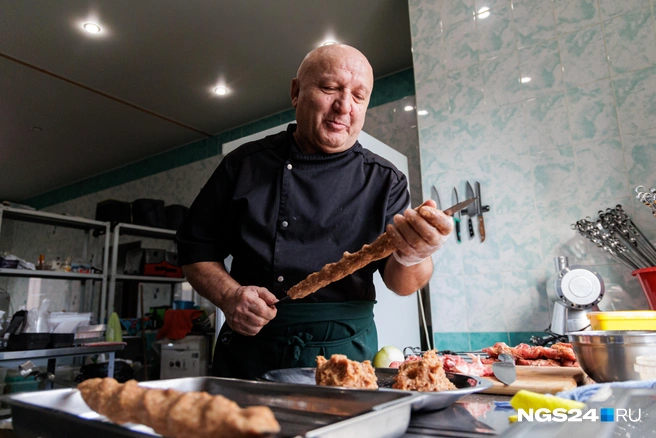 Эксперт рассказал рецепт идеального мяса на огне | Источник: Мария Ленц / NGS24.RU