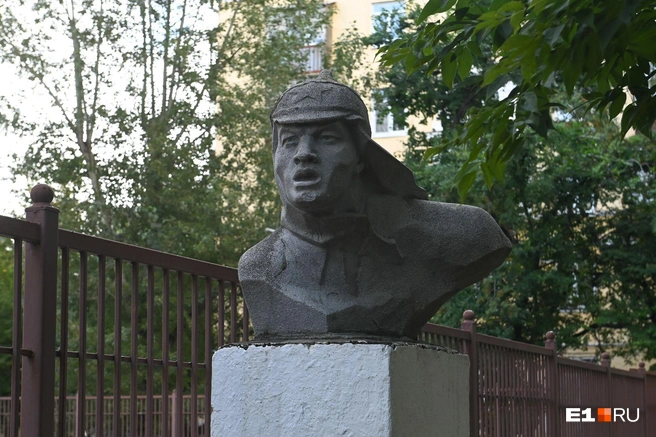 Скоро памятник Павлу Корчагину отреставрируют | Источник: Дмитрий Емельянов / E1.RU