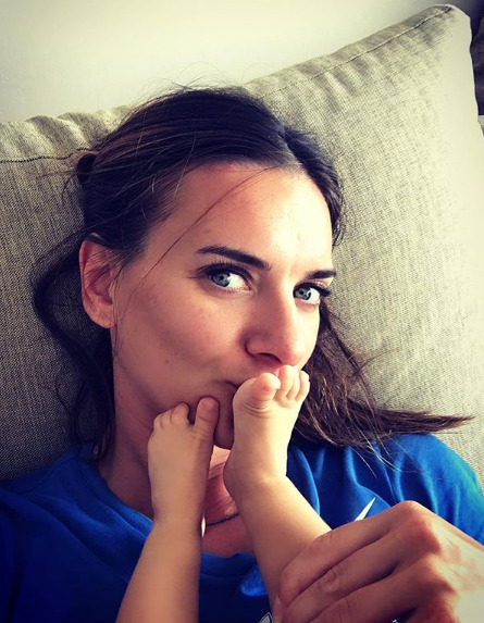 Елена пока не показала лица младшего ребенка | Источник: Instagram (запрещенная в России экстремистская организация)