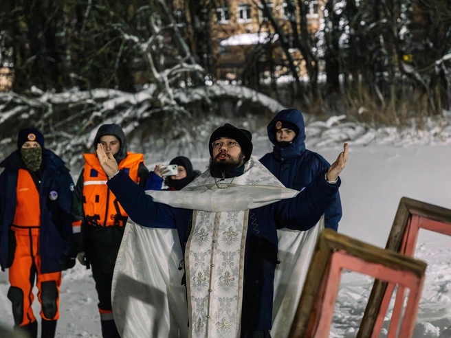 Освящение купели прошло около часа ночи. | Источник: Артем Бауман / 76.RU