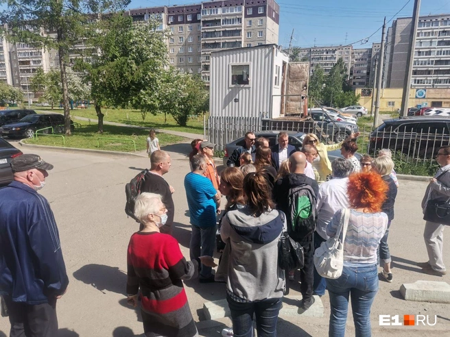 Собрание жильцов прошло достаточно эмоционально | Источник: Даниил Румянцев / E1.RU