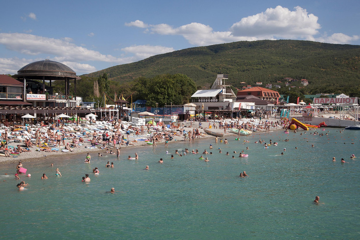 Не только Сочи: 10 морских курортов России, которые вам стоит посетить этим летом