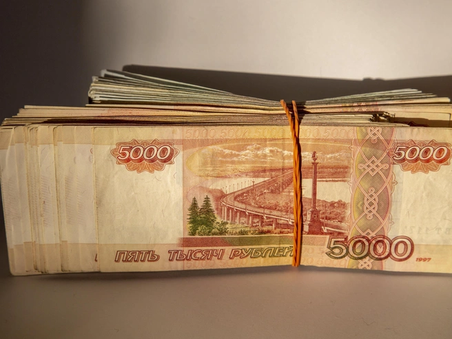 Перевод крупных сумм, даже самому себе, может привлечь внимание банковских систем безопасности. | Источник: Константин Завриков / V1.RU