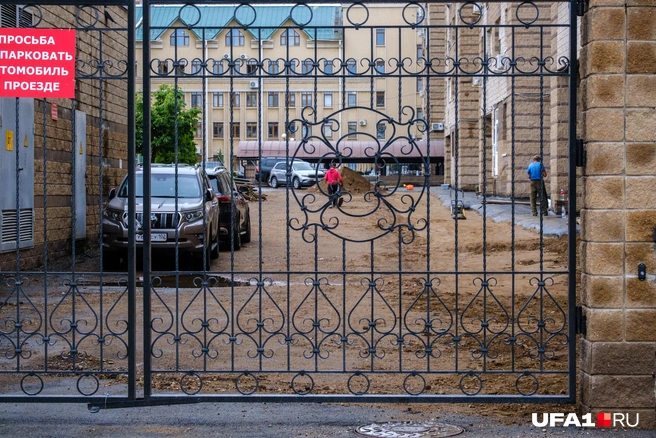 Даже во дворе решили порядок навести | Источник: Булат Салихов / UFA1.RU