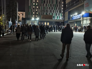 Нескончаемая очередь | Источник: Антон Васильченко / 164.RU