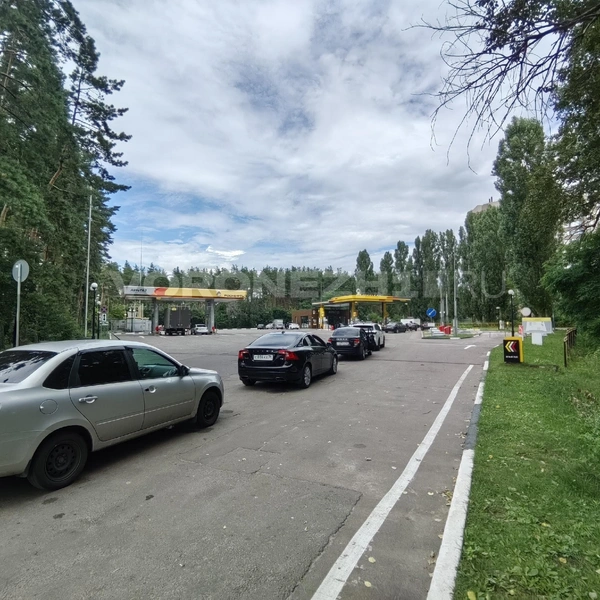 Водителям приходится ждать от часа и больше, пока подойдет их очередь | Источник: Андрей Пашинский / Voronezh1.ru