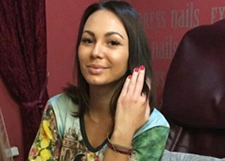 Многодетная мама Инна Жиркова поразила осиной талией