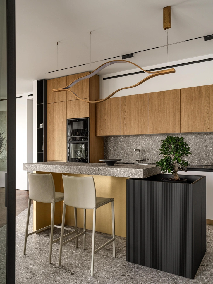 Кухня, Bauformat. Светильник Tape Light Pair B IL.242TAP180 (отделка Burnished Brass), Henge. | Источник: Сергей Красюк. Стиль: Екатерина Наумова