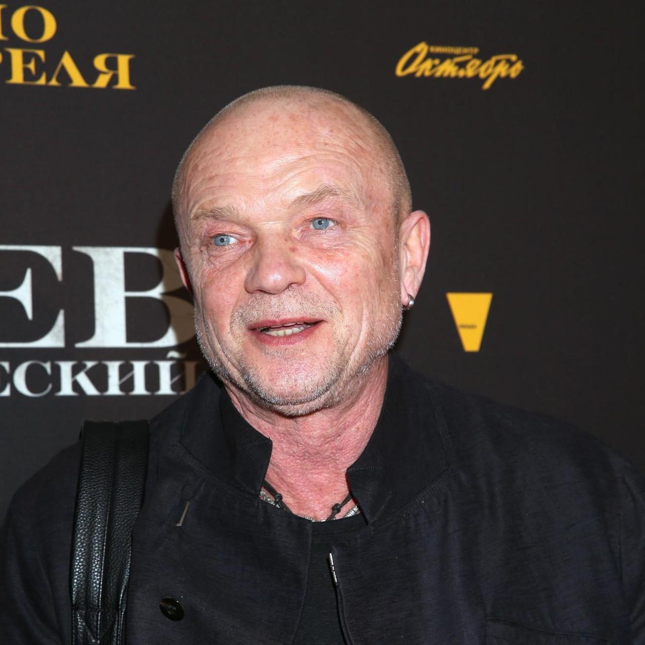 «Мне здесь комфортно»: Андрей Смоляков о жизни в Израиле и съемках нового сезона сериала «Мосгаз»