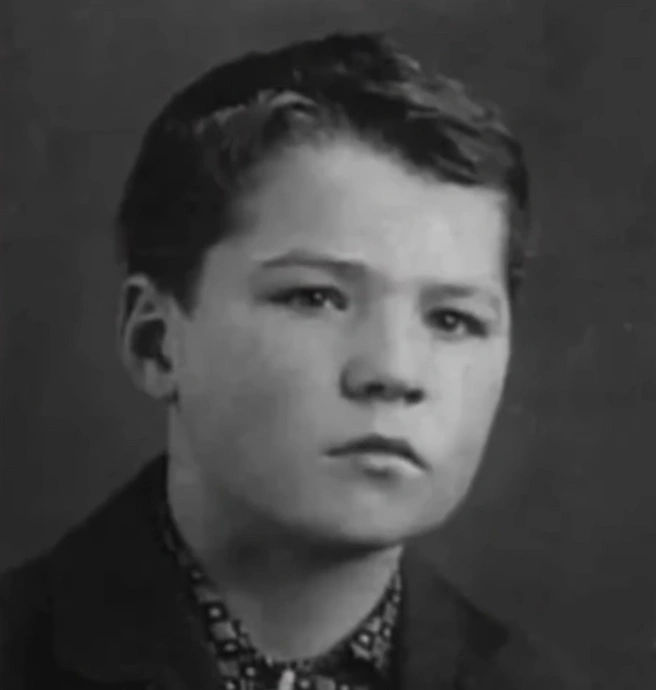 Театром Фатюшин интересовался с детства | Источник: Жизнь замечательных людей / YouTube (выпуск от 21.06.2020)