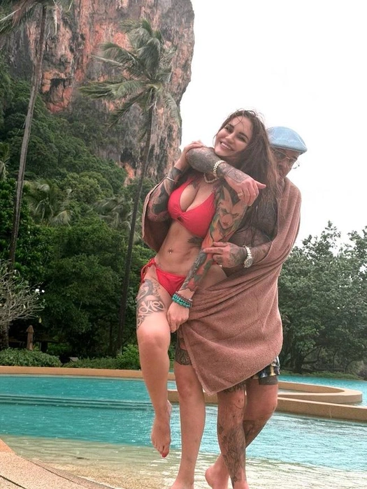 Артисты дают неоднозначные намеки, но не подтверждают отношения напрямую | Источник: соцсети Вероники Нестеровой