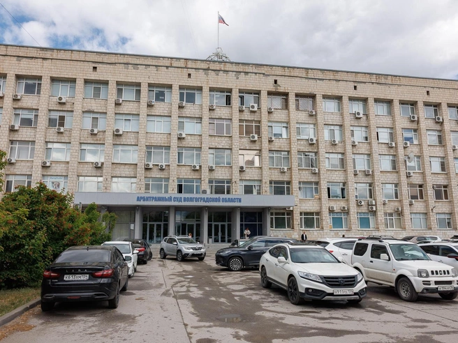 Парковку у бывшего здания Арбитражного суда также планируется сделать платной | Источник: Алексей Волхонский / V1.RU