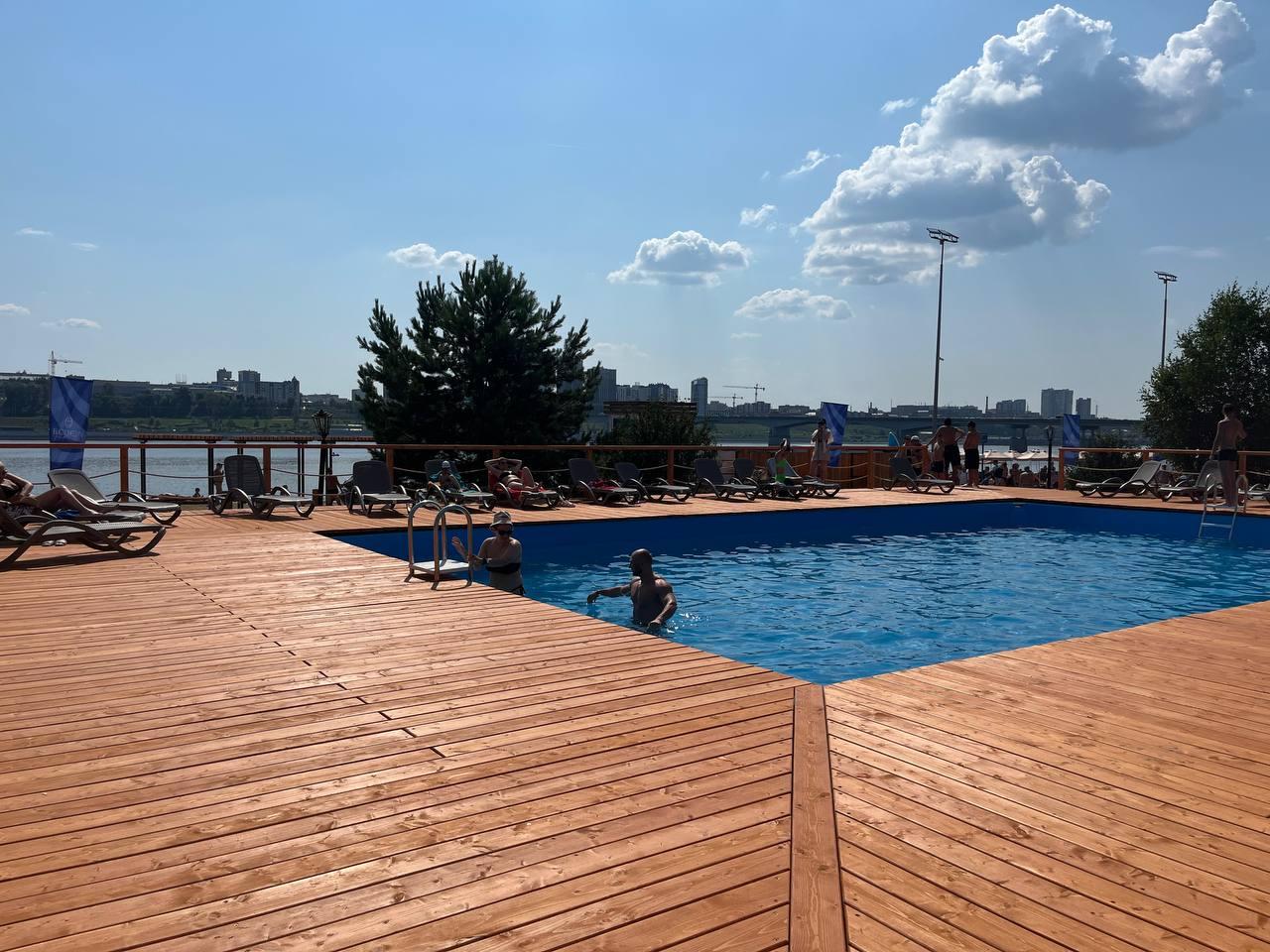 Фотофакт: на пермском городском пляже, где нельзя купаться, открыли бассейн