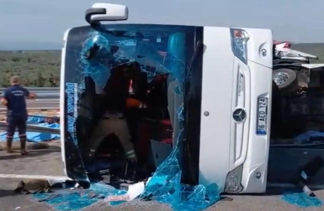 В Турции 11 человек погибли при столкновении туристического автобуса и эвакуатора | Источник: скрин видео ntv.com.tr