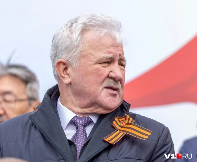 Выходец из Брянска Евгений Москвичев, может, и особо не знаком жителям Волгоградской области, но зачем-то явно необходим руководству региона | Источник: Константин Завриков / V1.RU