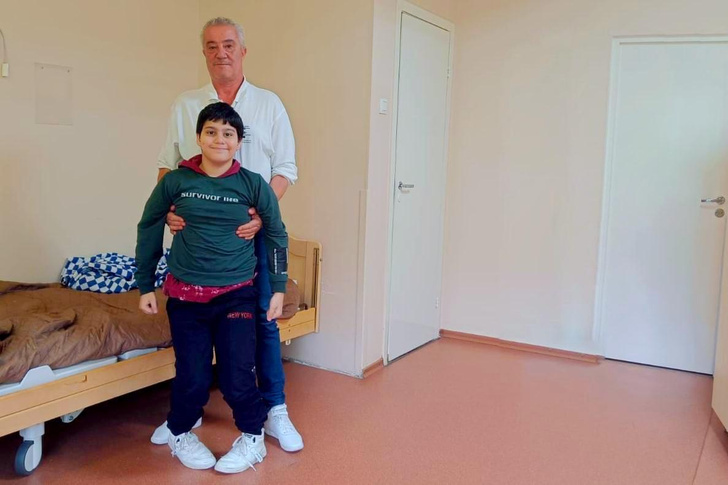 Страдал ДЦП с рождения: врачи Центра Алмазова поставили на ноги мальчика из Алжира