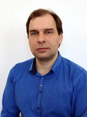 Педагог окончил ОмГУ | Источник: sh12-sherbakul-r52.gosweb.gosuslugi.ru