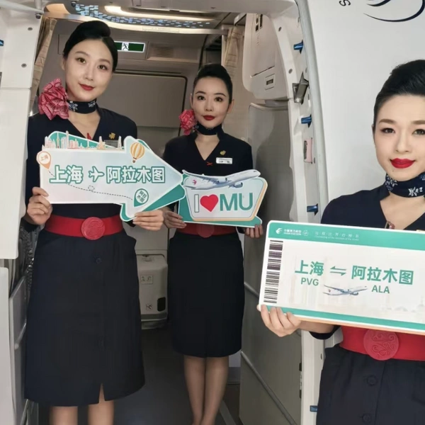 стюардессы, стюардессы униформа, стюардессы форма, China Eastern Airlines | Источник: Социальные сети