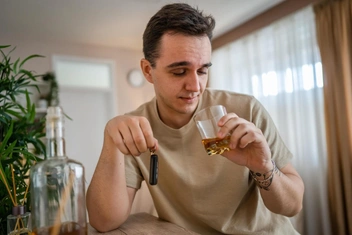 «Муж два года ленится доделать пристройку к дому и пьет. Он стал для меня кем-то вроде старшего ребенка»