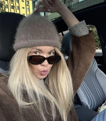 Цвет шапки должен быть приближенным к цвету волос  | Источник: ru.pinterest.com