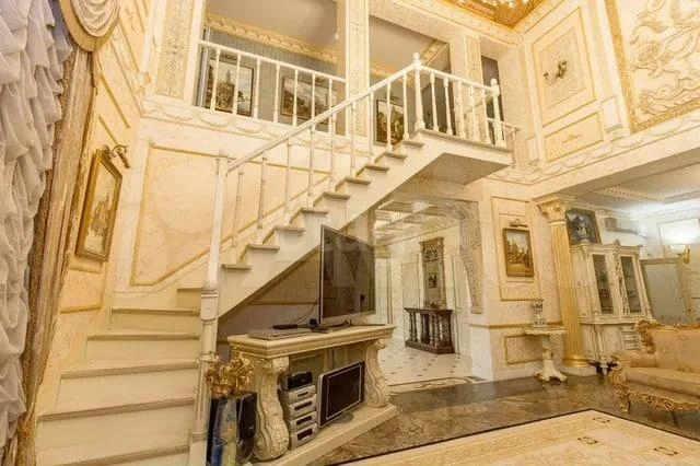 Продавец называет дом «воплощением роскоши и искусства» | Источник: Avito.ru