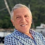 <p>Фарук Тургут</p>