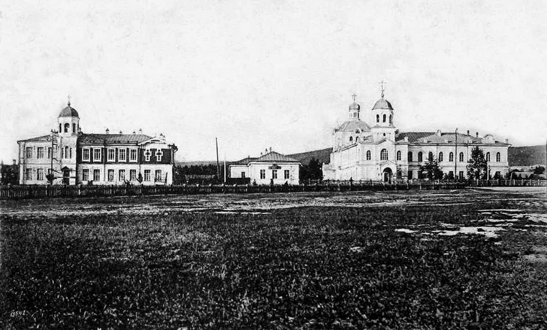 Перекресток улиц Бутина — Чайковского. Спасо-Преображенский и Андреевский Крестовый храмы, 1908–1917 годы | Источник: сайт Соборы.Ру (sobory.ru)