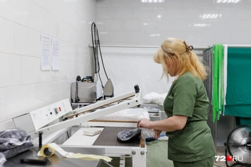 В прачечной аккуратно стирают, сушат и утюжат халаты и полотенца | Источник: Ирина Шарова / 72.RU