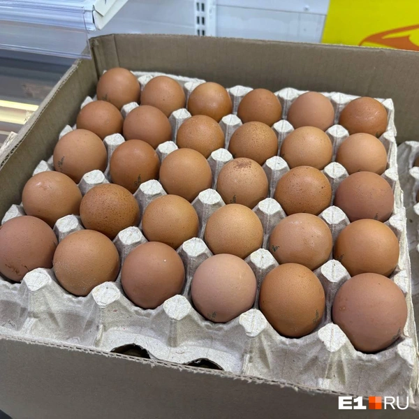 Яйца продают только в большой упаковке&nbsp;— сразу по 30 штук | Источник: Ксения Мельникова / E1.RU