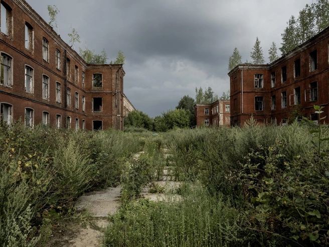 Вид на остальные корпуса довольно угрюм | Источник: Александр Куренной / 76.RU