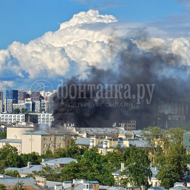 В Петербурге горит ДК «Выборгский» | Источник: читатель «Фонтанки»