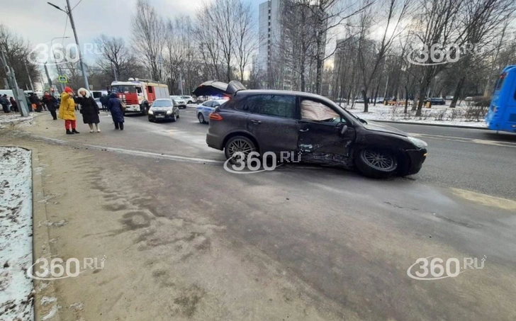 Авария произошла на Череповецкой улице на северо-востоке Москвы