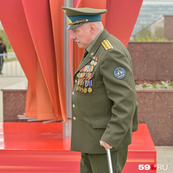Пусть с тростью, зато вместе с остальными | Источник: Василина Любимова / 59.RU
