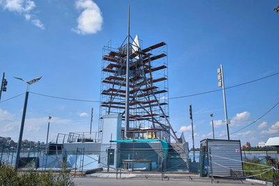 Монтаж паруса на острове Юности отложили до осени