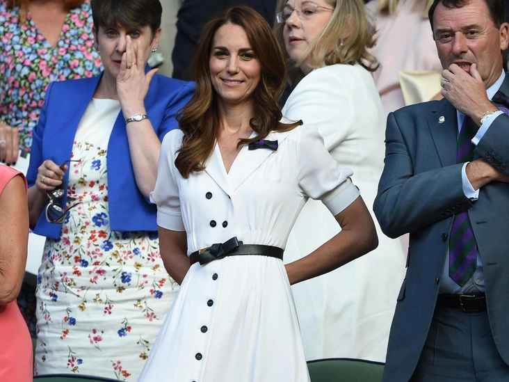 Кэтрин наблюдает, как Серена Уильямс играет с Джулией Гатто-Монтиконе на центральном корте во второй день «Уимблдона», 2 июля 2019