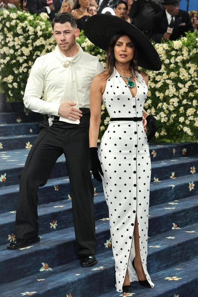 Ник Джонас и Приянка Чопра на Met Gala 2025 | Источник: Getty Images