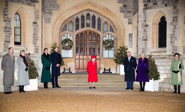 Все в сборе: Елизавета II, герцоги Кембриджские и другие члены королевской семьи встретились в Виндзорском замке