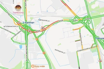 Столкновение грузовиков на юге КАД: движение затруднено