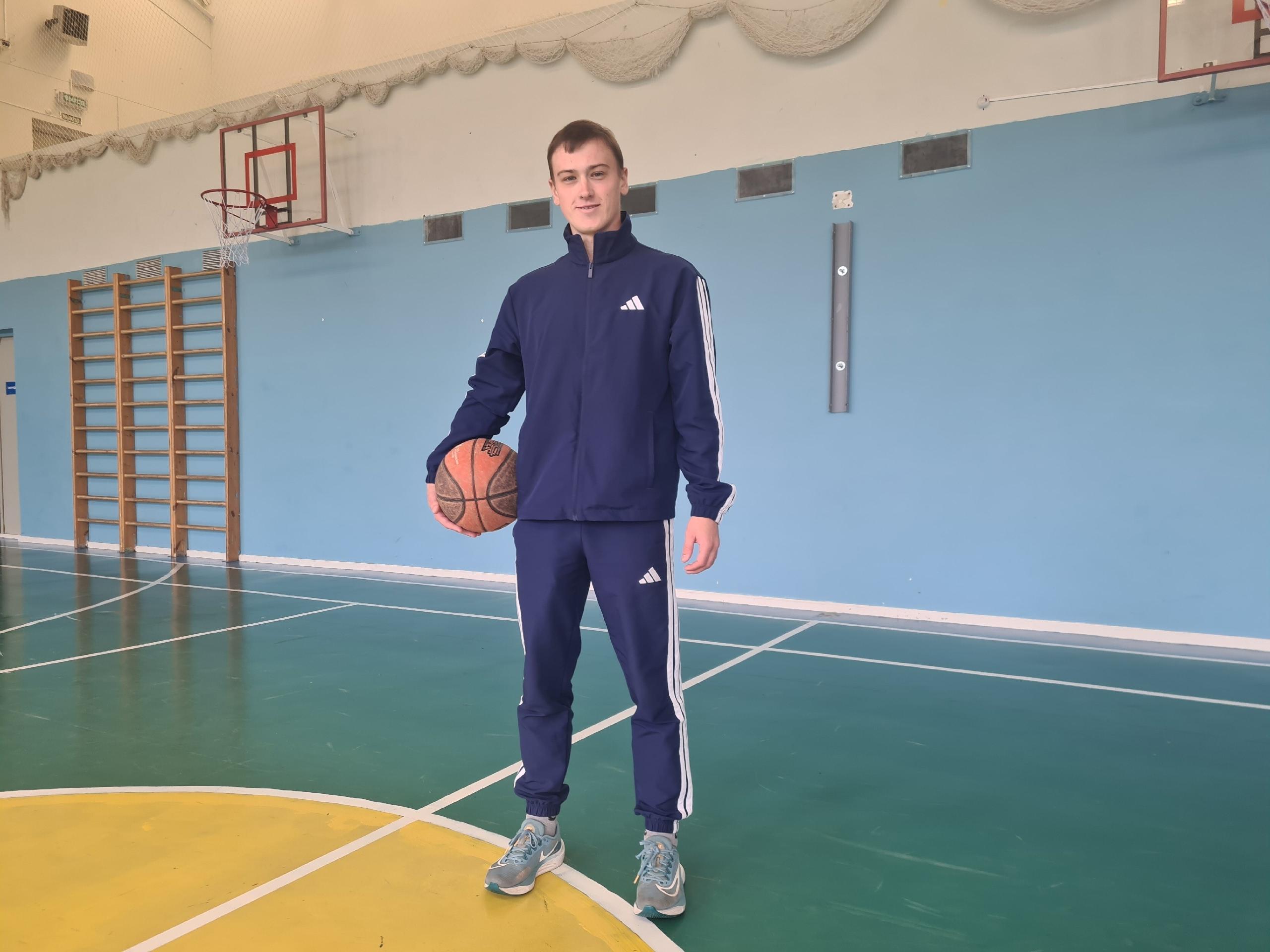 «Уйду из этой школы только тогда, когда ее закроют»: как молодой педагог из Рязани каждый день езди…