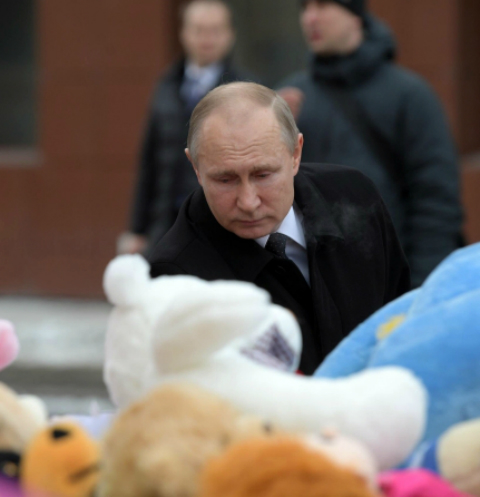 Владимир Путин возложил цветы на месте трагедии