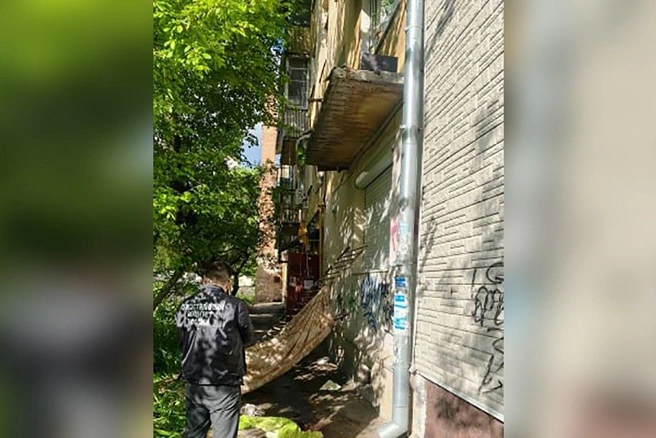 У балкона упало ограждение | Источник: СУ СК России по Воронежской области